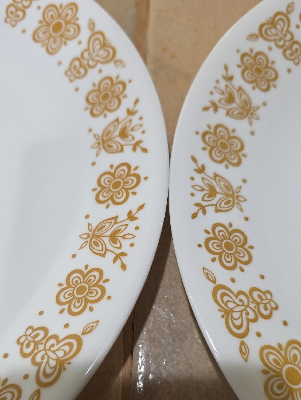 4 Vintage Corelle Golden Butterfly Dinner Plates - Picture 3 of 5